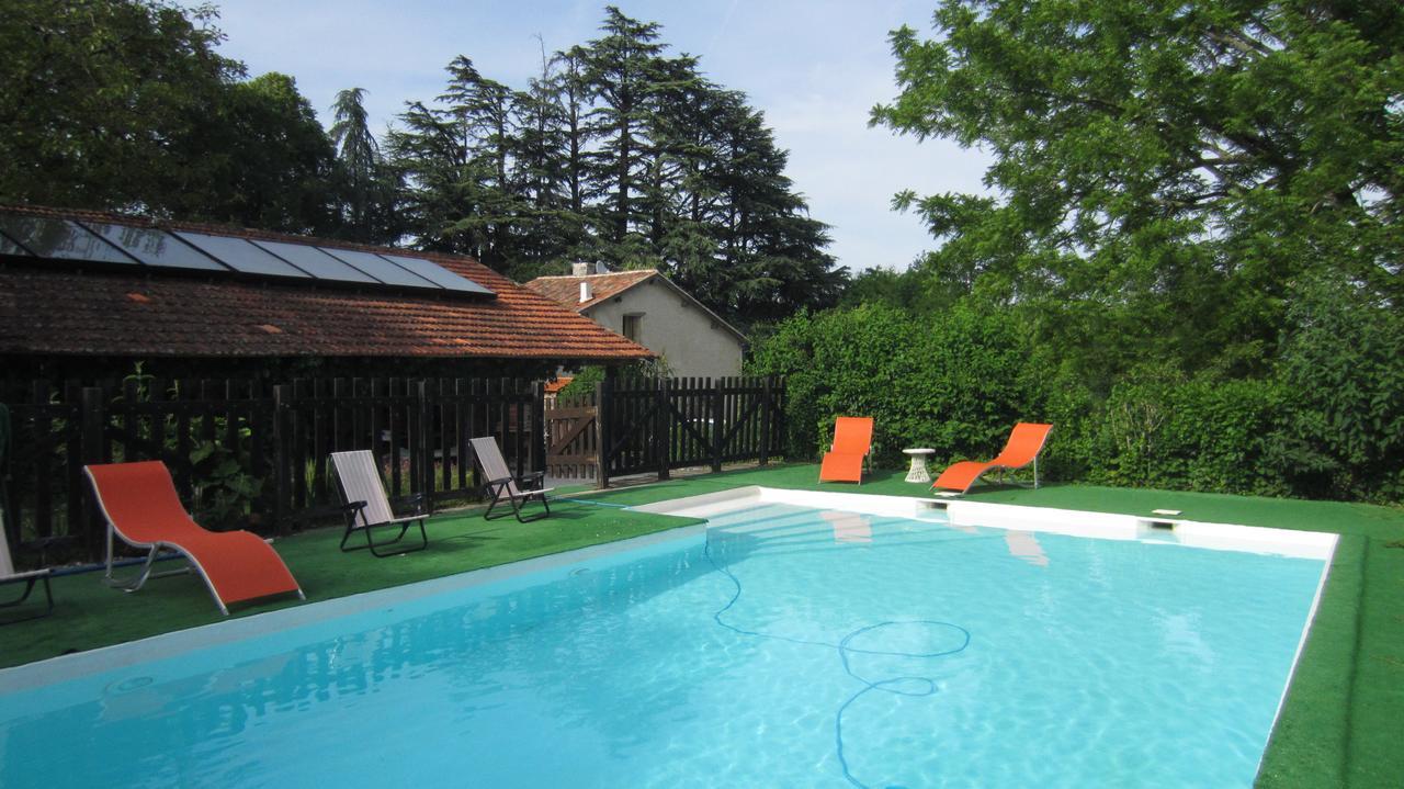 Bed and Breakfast Domaine De Puytirel Champagne-et-Fontaine Exteriér fotografie